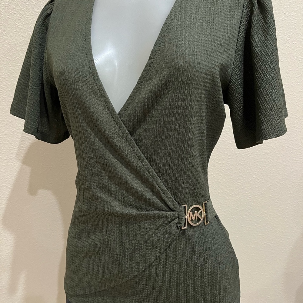 Michael Michael Kors Women’s blouse. V-Neck with metallic decoration. NWT